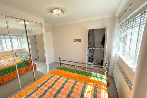 21 Arlington Drive, Carshalton, SM5 2EY