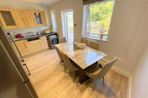 21 Arlington Drive, Carshalton, SM5 2EY