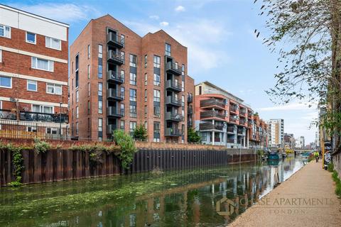 3 bedroom apartment for sale, Rope Court, Limehouse, London E14