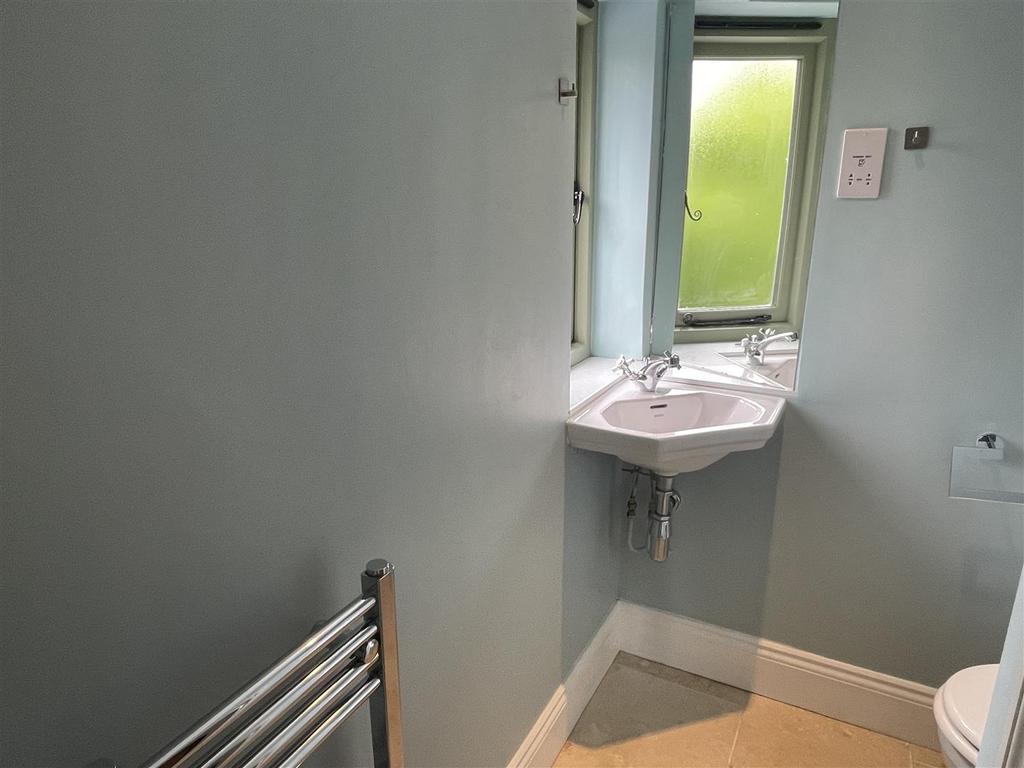 Ensuite.JPG