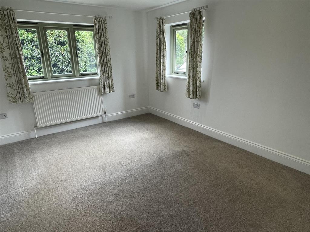 Bedroom 1.JPG