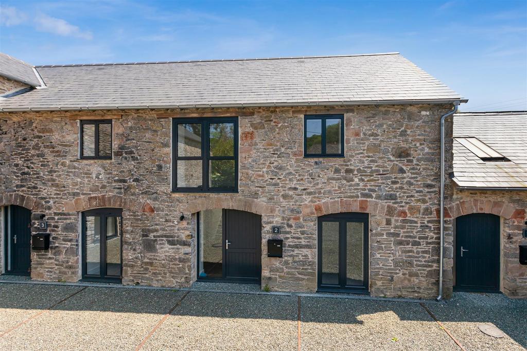 A69 - Barns &#64; Higher Court Barns, Littlehempston -