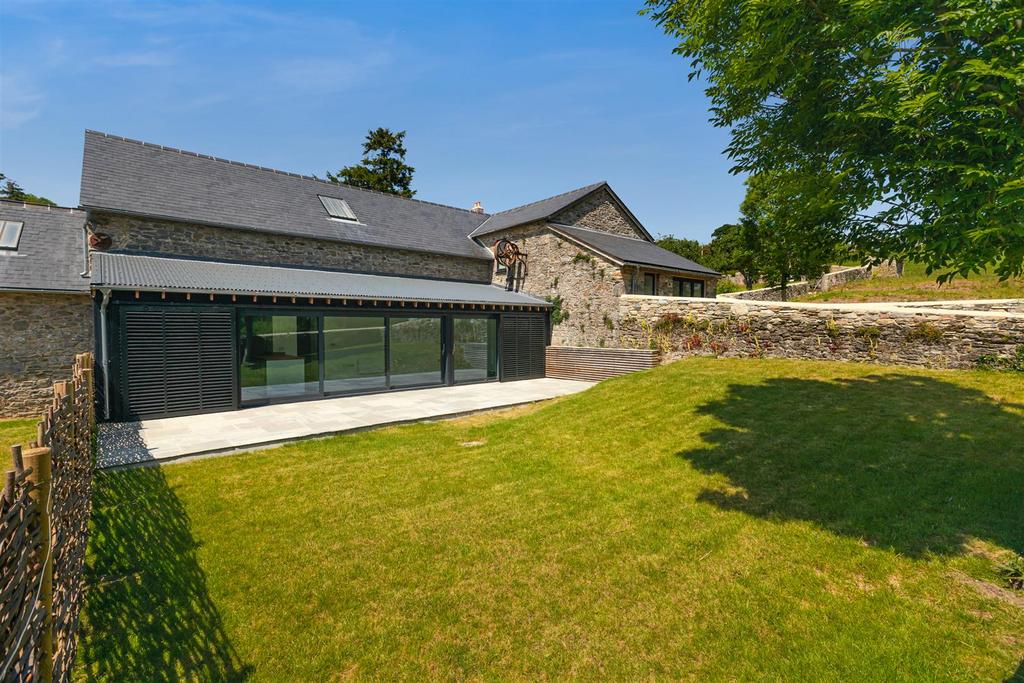 A61 - Barns &#64; Higher Court Barns, Littlehempston -
