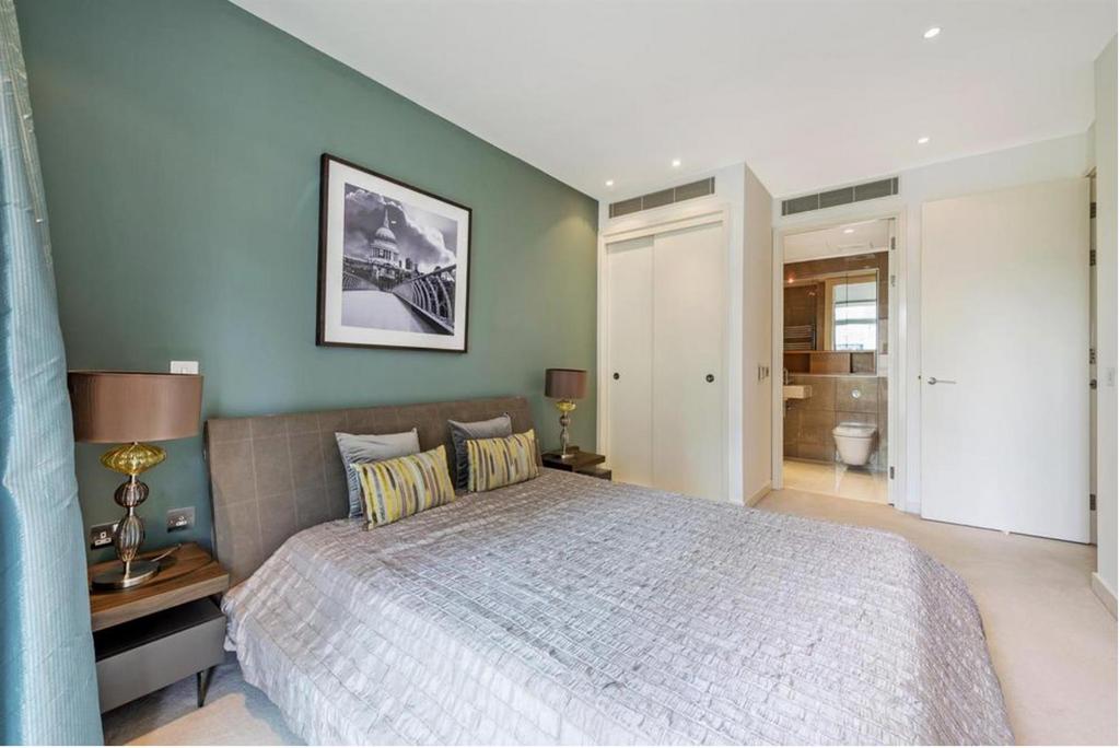 Grosvenor Waterside, Gatliff Road, London, SW1 W 8 Q