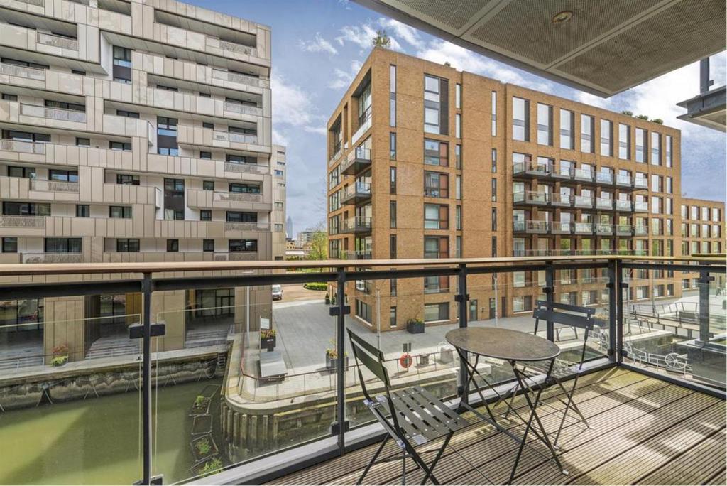 Grosvenor Waterside, Gatliff Road, London, SW1 W 8 Q