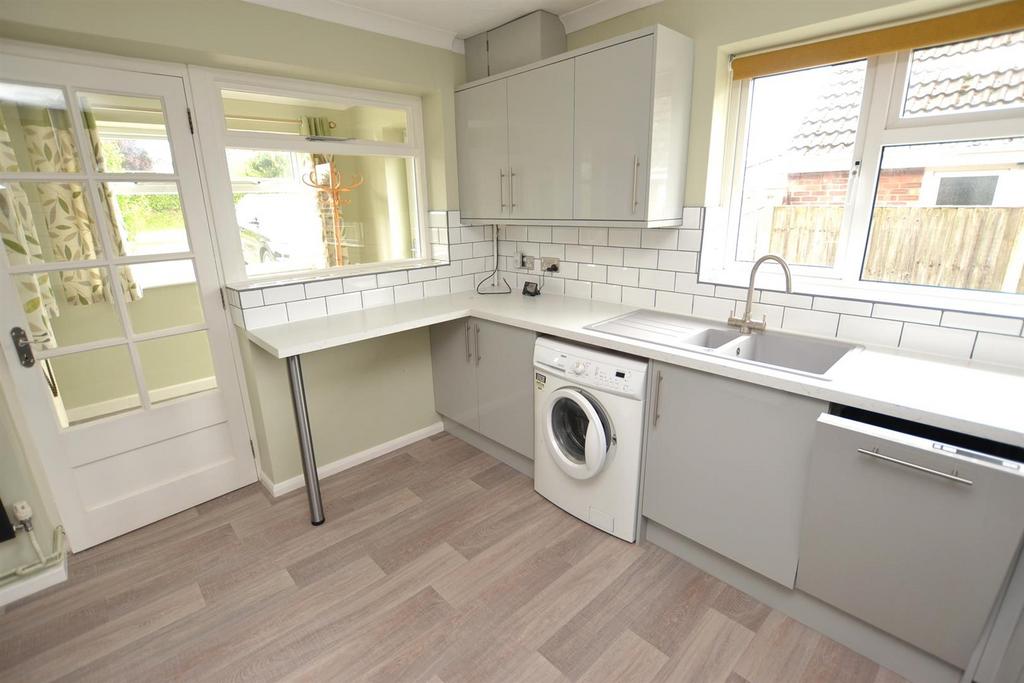 Buxton Road, Aylsham, Norwich 2 bed detached bungalow to rent £1,100