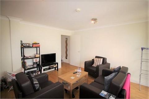 2 bedroom apartment to rent, Maitland Road, London E15