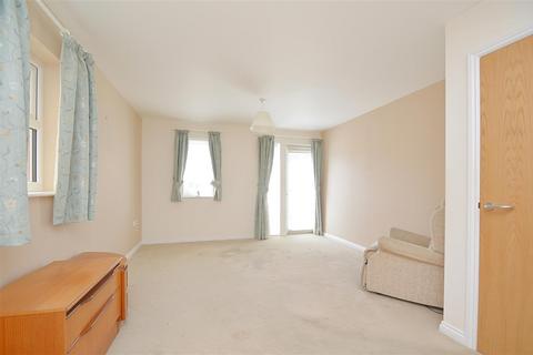 2 bedroom ground floor flat for sale, CHAIN FREE * SHANLIN
