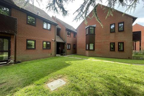 2 bedroom retirement property for sale, Essex Way, Sonning Common Reading RG4