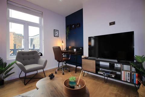 2 bedroom apartment to rent, High Street, Southend-On-Sea