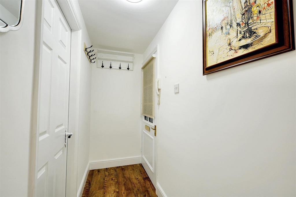 Hallway 1.jpeg