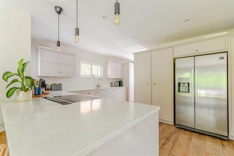 19 Claverham Way, Battle, TN33 0JE