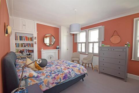 4 bedroom terraced house to rent, Northcote Road, St Margarets