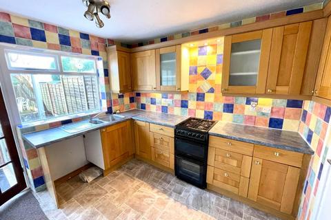 3 bedroom semi-detached house to rent, Dartmouth Drive, Walsall WS9
