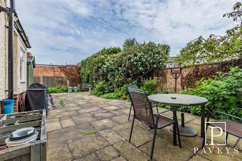 3 bedroom semi-detached house for sale, Old Road, Frinton-On-Sea