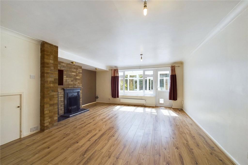 Normoor Road, Burghfield Common... 3 bed semidetached house to rent