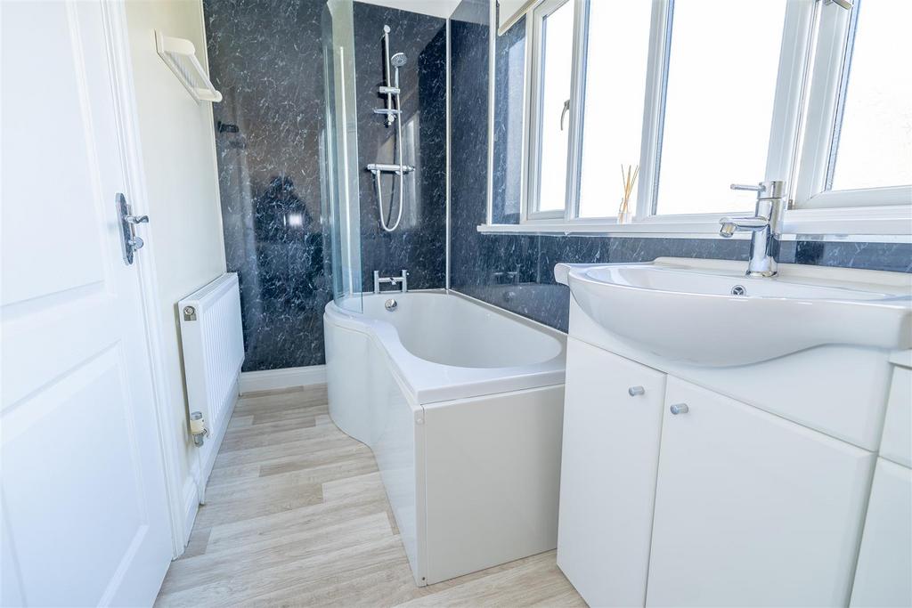 En-Suite Bathroom