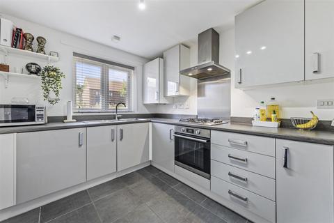 8 Simford Way, Whitehouse, Milton Keynes, MK8 1DQ