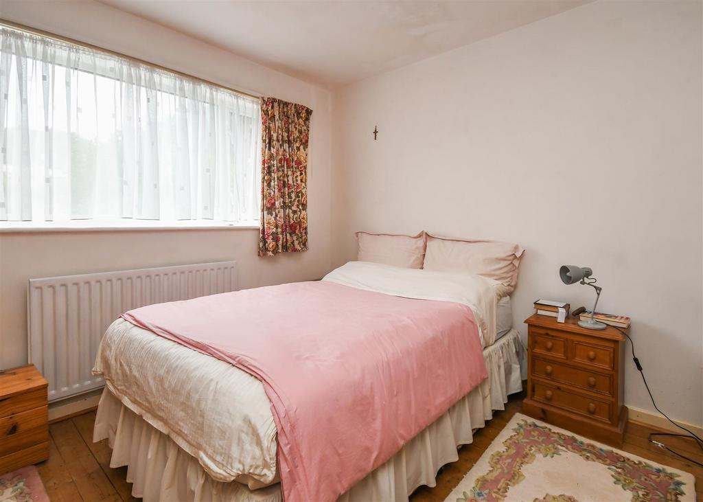 14 Finchdene Grove   Bedroom 1.jpg