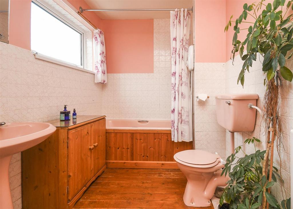 14 Finchdene Grove   Bathroom.jpg