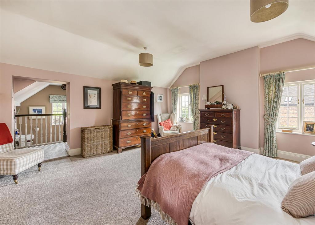 Heathton House-bed1a.jpg