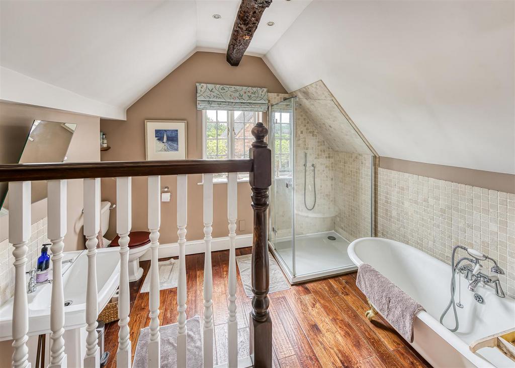 Heathton House-bed1 ensuite.jpg