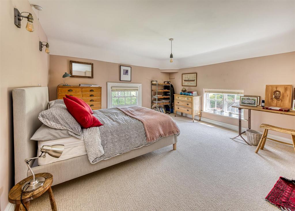 Heathton House-bed2.jpg