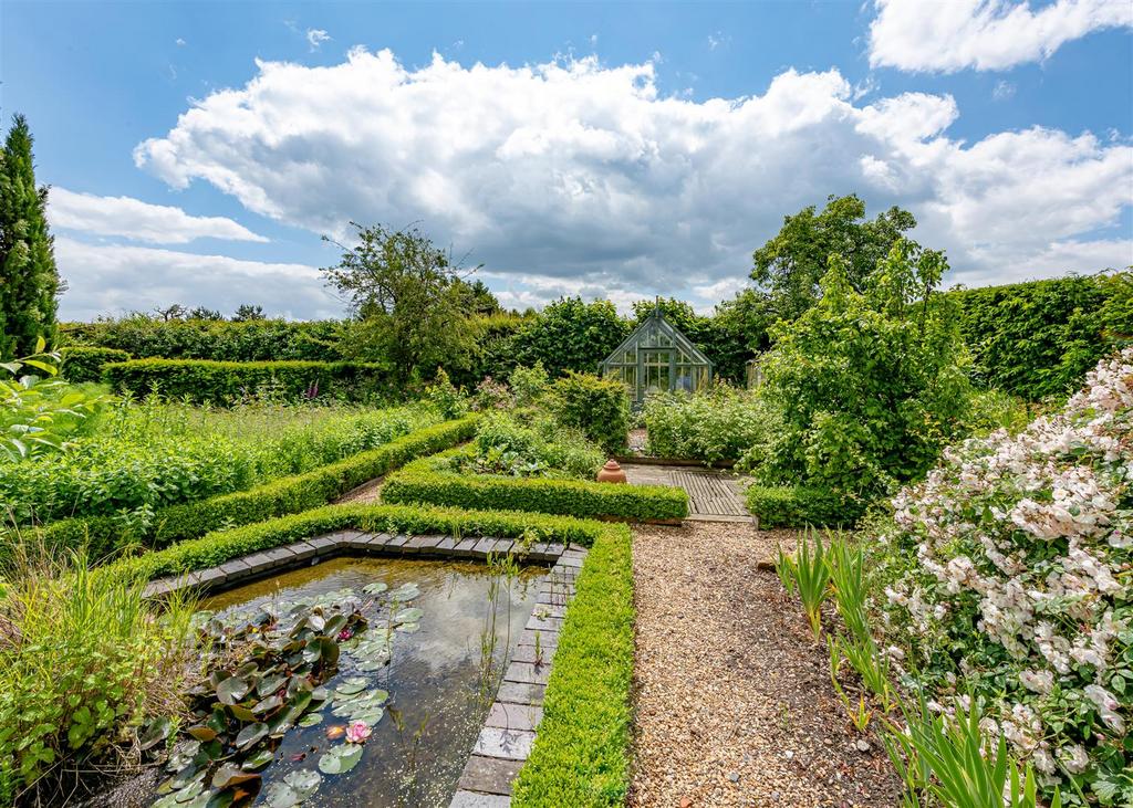 Heathton House-garden32 JUN24.jpg