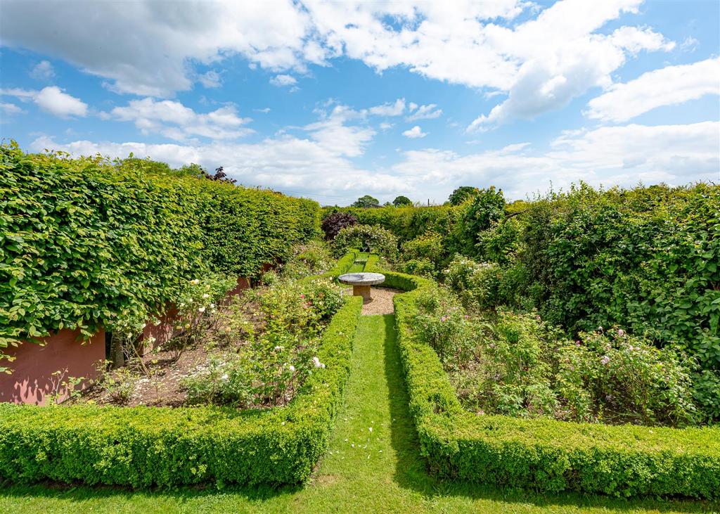 Heathton House-garden23 JUN24.jpg