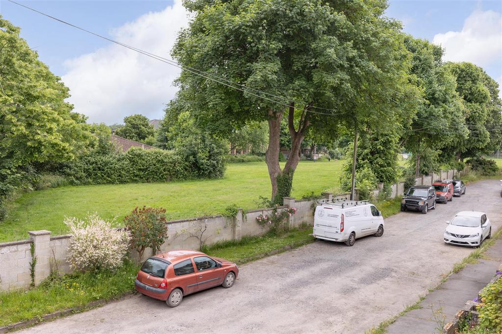 8 Linden Place Trowbridge BA14 9 AU (15).jpg