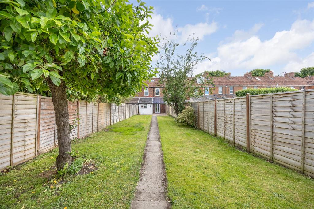 8 Linden Place Trowbridge BA14 9 AU (20).jpg