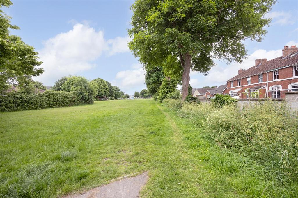 8 Linden Place Trowbridge BA14 9 AU (23).jpg