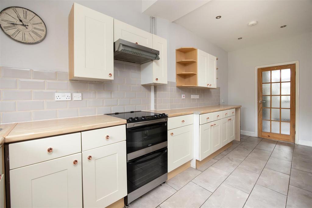 8 Linden Place Trowbridge BA14 9 AU (9).jpg