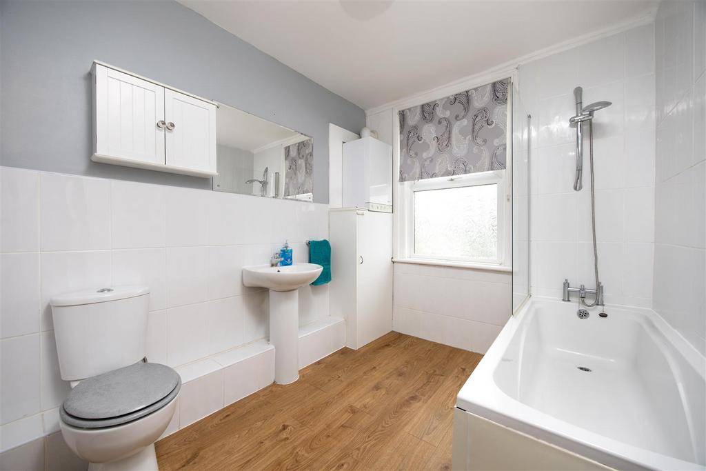 8 Linden Place Trowbridge BA14 9 AU (10).jpg