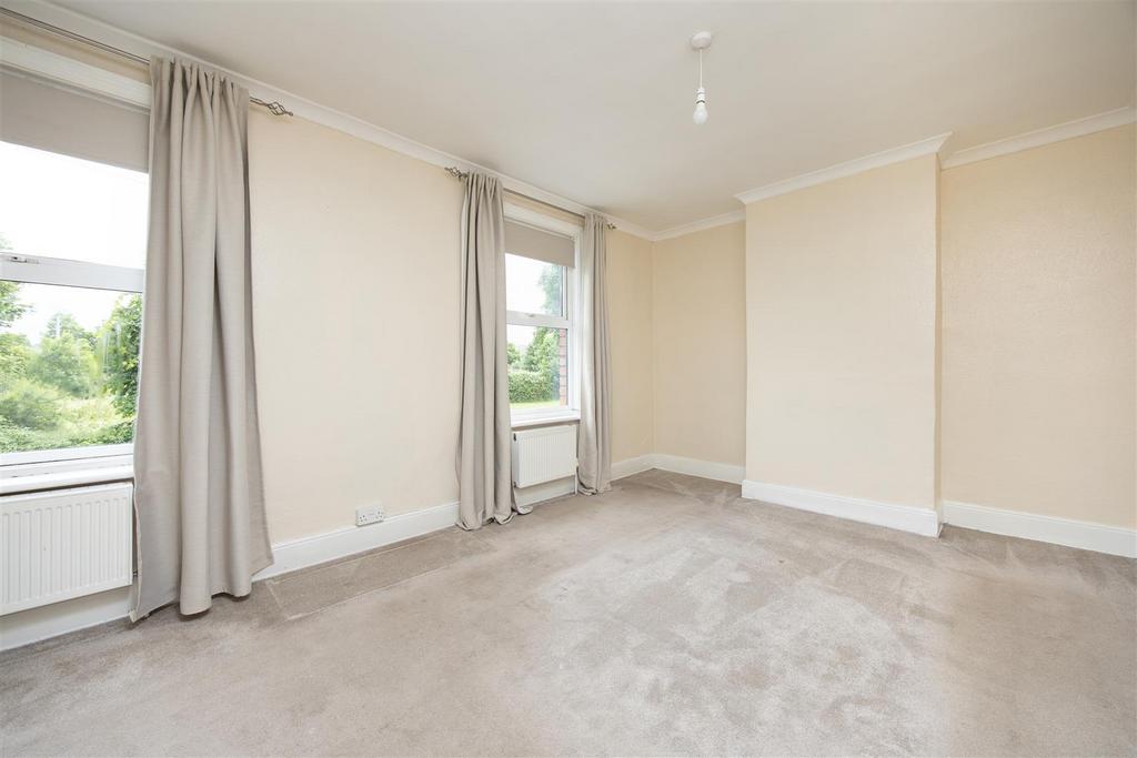 8 Linden Place Trowbridge BA14 9 AU (13).jpg