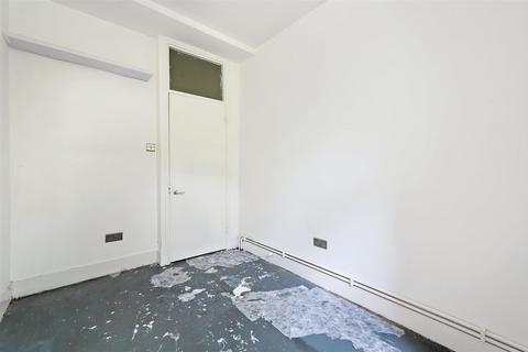 27 Holsworthy Square, London, WC1X 0BA