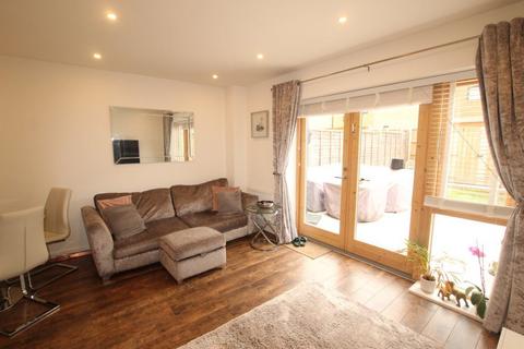 2 bedroom house to rent, Newhall