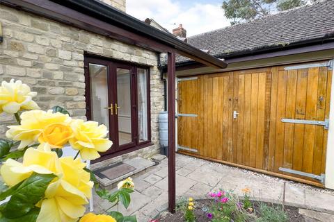 3 bedroom detached house for sale, Marlborough Lane, Witney, Oxfordshire, OX28