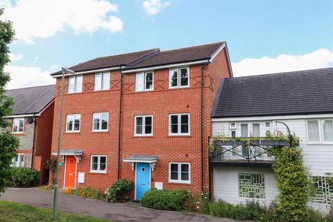 5 Ashley Walk, Church Crookham, Fleet, GU52 8BU