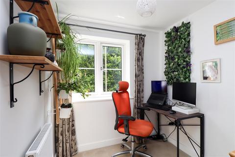 5 Ashley Walk, Church Crookham, Fleet, GU52 8BU