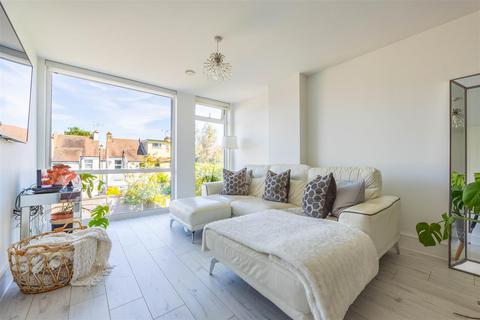 2 bedroom apartment for sale, London Road, Westcliff-On-Sea