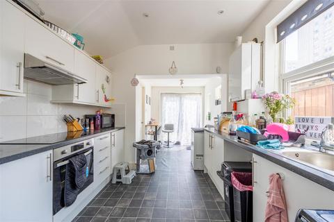 3 bedroom terraced house for sale, SALISBURY AVENUE, Westcliff-On-Sea