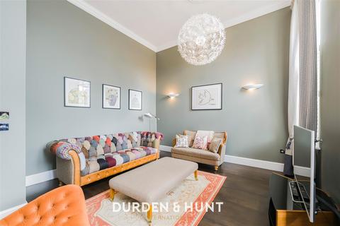 Flat 1, Kensington House Richmond Drive, Woodford Green, IG8 8RJ