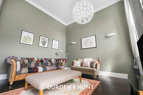 Flat 1, Kensington House Richmond Drive, Woodford Green, IG8 8RJ