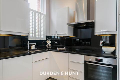 Flat 1, Kensington House Richmond Drive, Woodford Green, IG8 8RJ