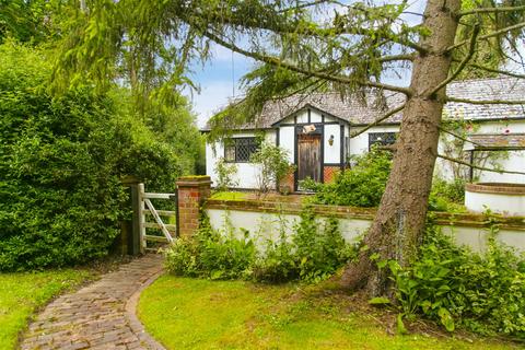 5 bedroom detached bungalow for sale, Holyoak Lane, Hockley SS5