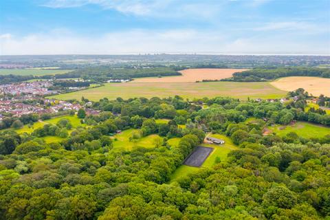 5 bedroom detached bungalow for sale, Holyoak Lane, Hockley SS5