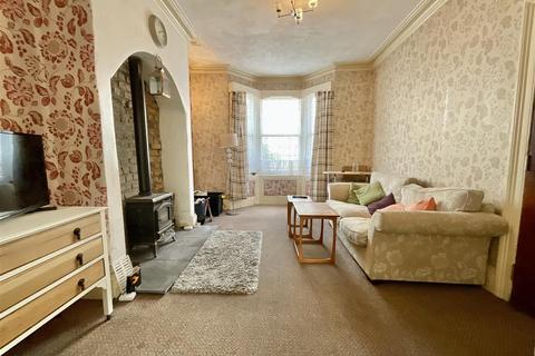 8 bedroom house for sale, North Marine Road, Scarborough