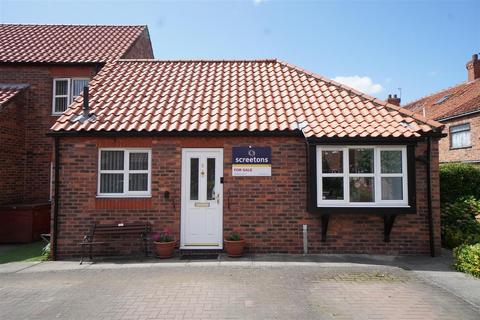 1 bedroom semi-detached bungalow for sale, St. Johns Court, Howden, Goole