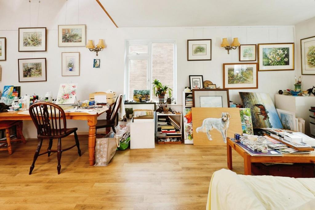 Craftroom - Bed 5 (2).jpg